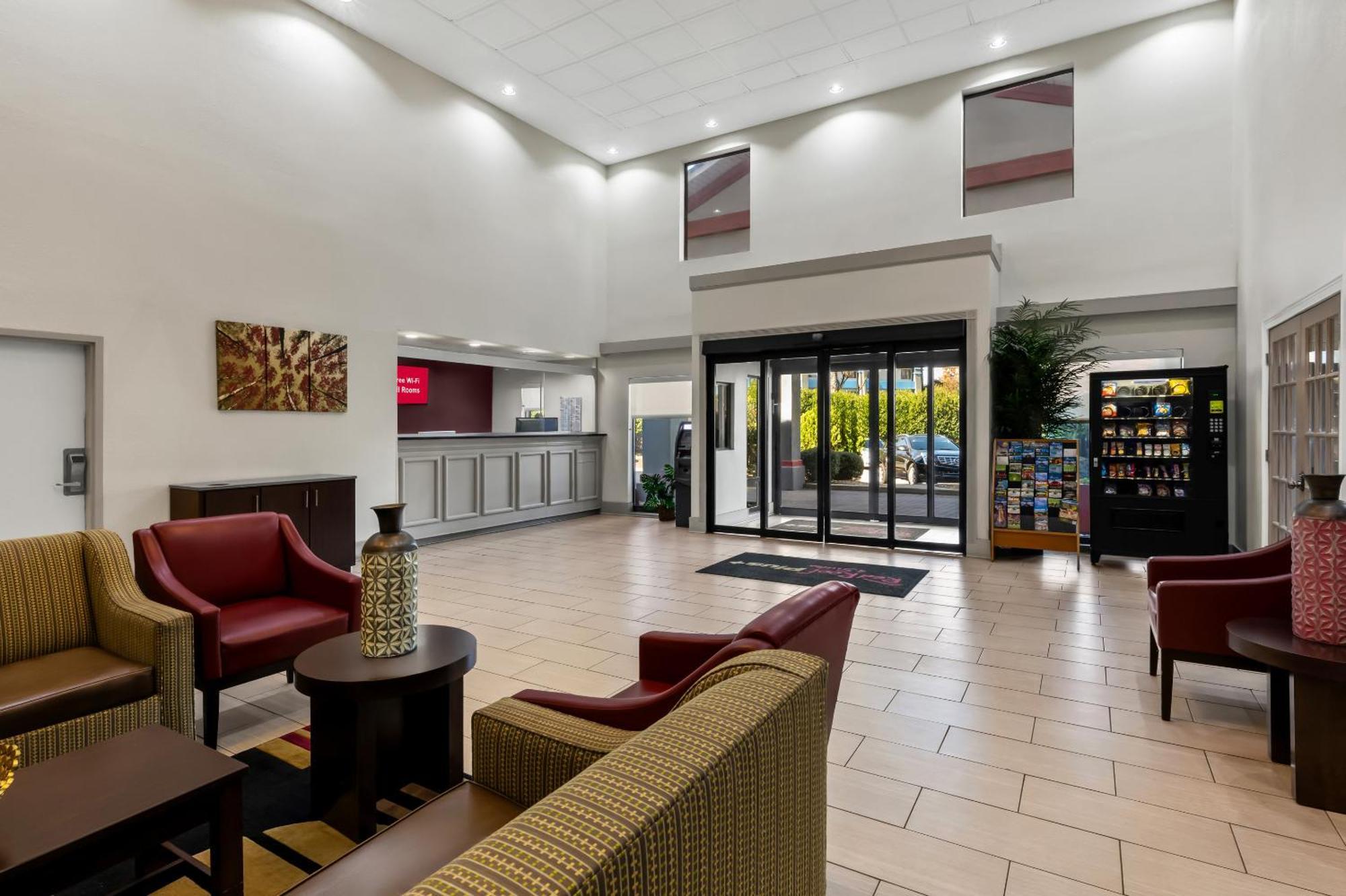 Red Roof Plus+ & Suites Atlanta Airport South College Park Exterior foto